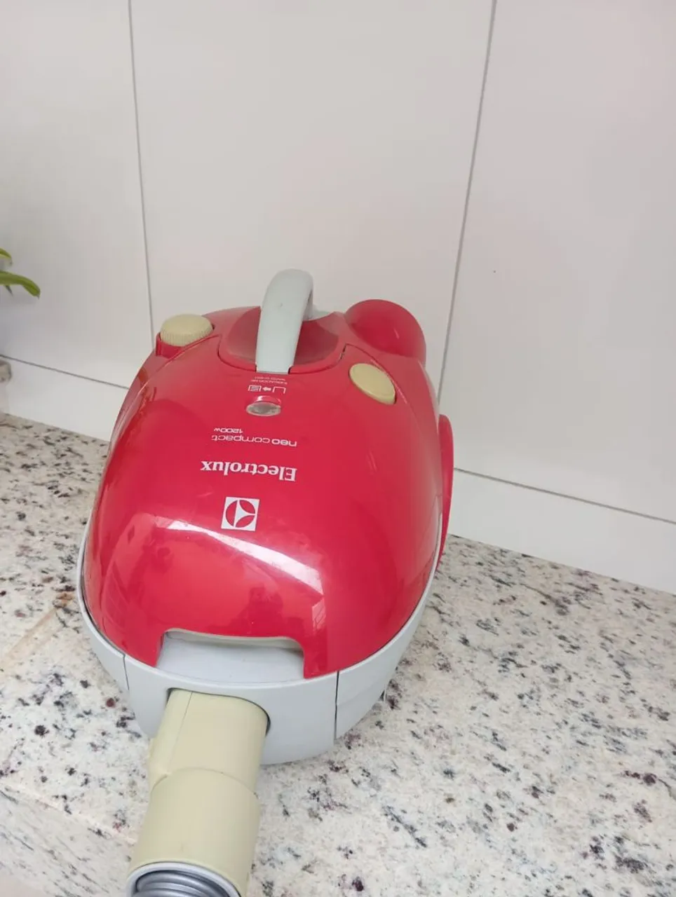 Aspirador de Pó Electrolux NeoCompact 1600W