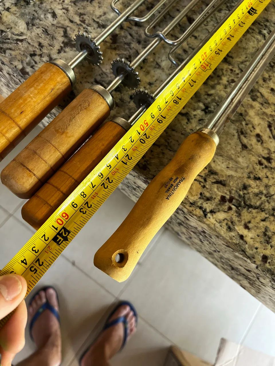 Rotating trident skewers for grill64294488575363122