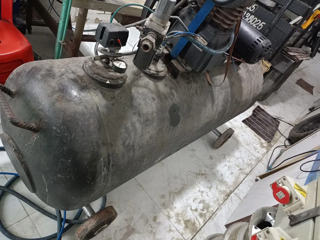 Compressor de Ar 100L - Ideal para diversas aplicações!