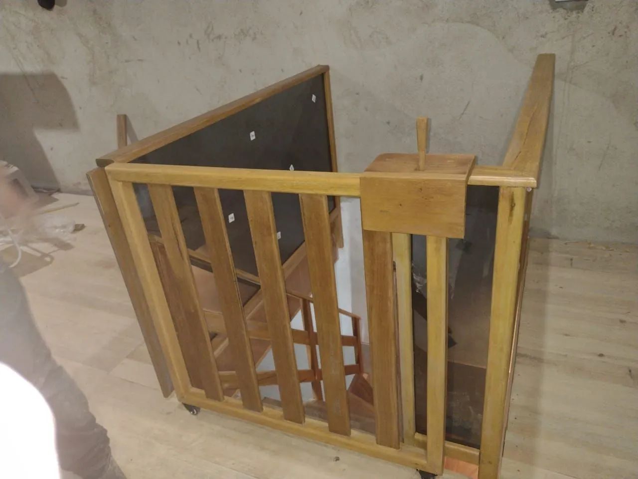 Escada de madeira de lei.  Sob medida  - Foto 5