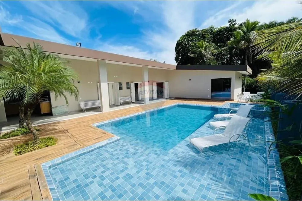 Casa à Venda no Condomínio Jardim Acapulco - 6 Suítes e Lazer Completo.
