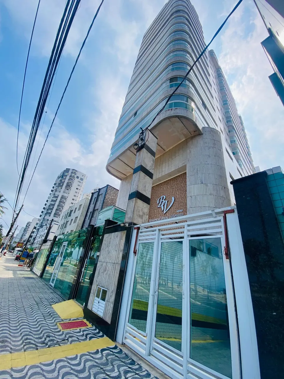 Apartamento à venda na Aviação, Praia Grande-SP: 2 quartos, 1 suíte, 3 salas, 1 banheiro,