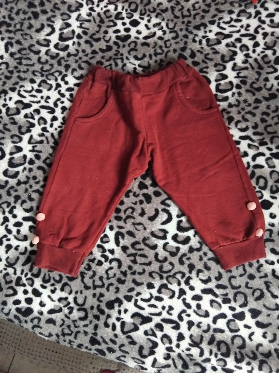 Calça Infantil Vermelha com Detalhes