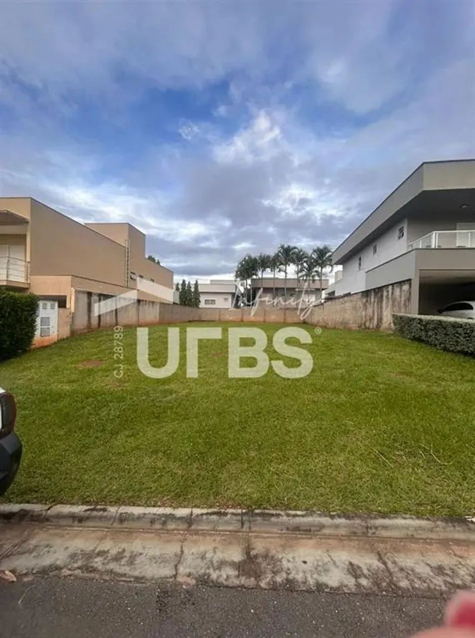Terreno amplo em condomínio fechado nos Jardins Verona, Goiânia!
