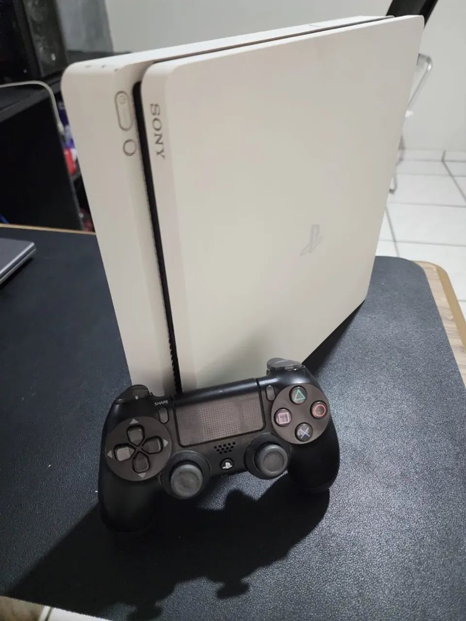 Vendo Playstatio 4 Slim Branco - Foto 2