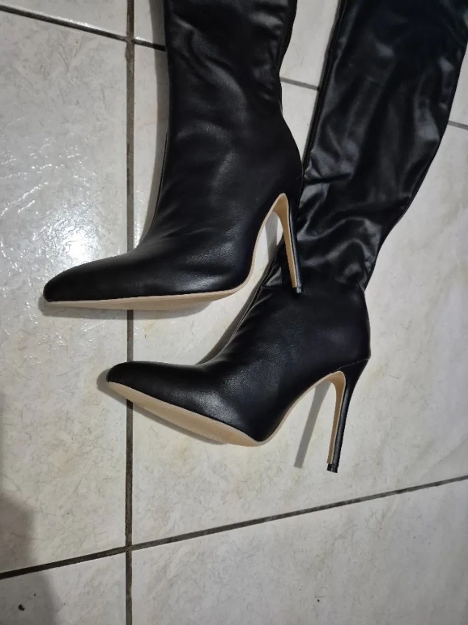 Botas coxa alta 10cm tam 38 - Foto 5