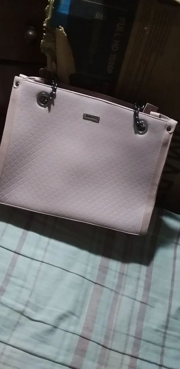 Bolsa de Ombro Rosa com Detalhes em Corrente - Foto 5