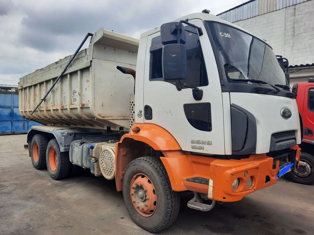 Caminhão Basculante traçado Ford cargo 2629 6x4 (11)9.4730-9331