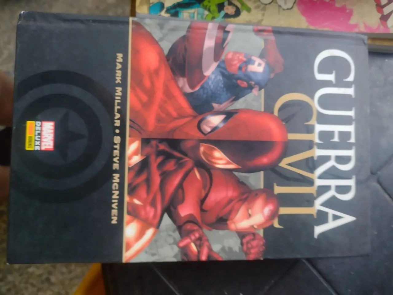 Livro de aventuras Marvel Deluxe Guerra Civil 
