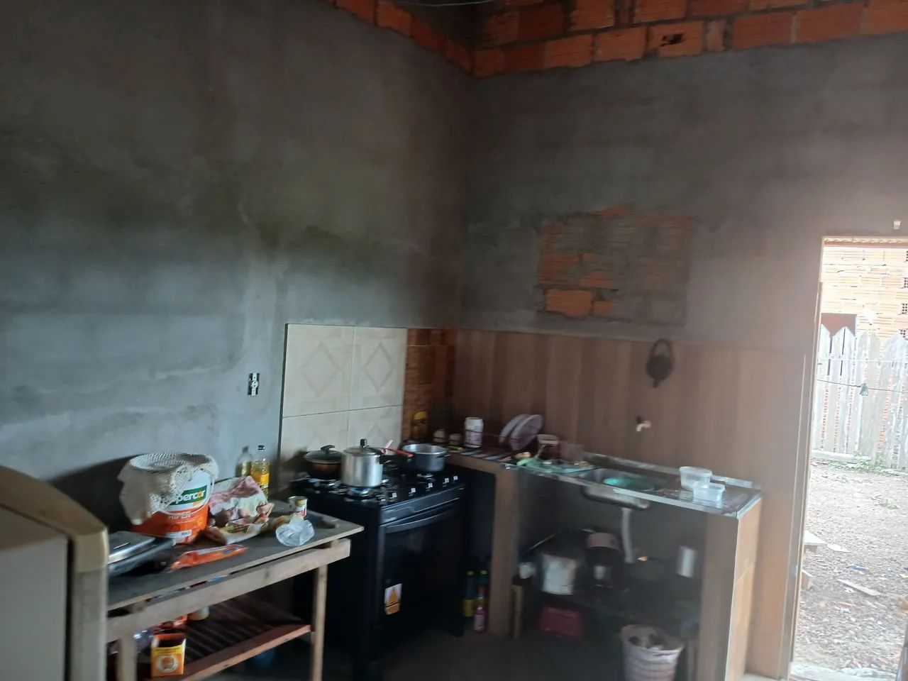 Vendo uma casa só no ponto pr morar