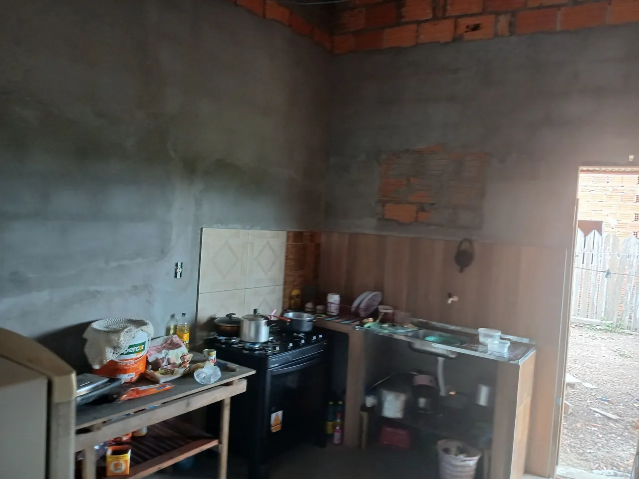 Vendo uma casa só no ponto pr morar