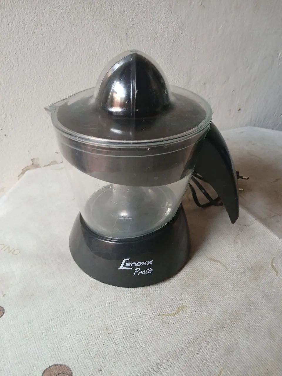 Espremedor de Limão Lenoxx Prático