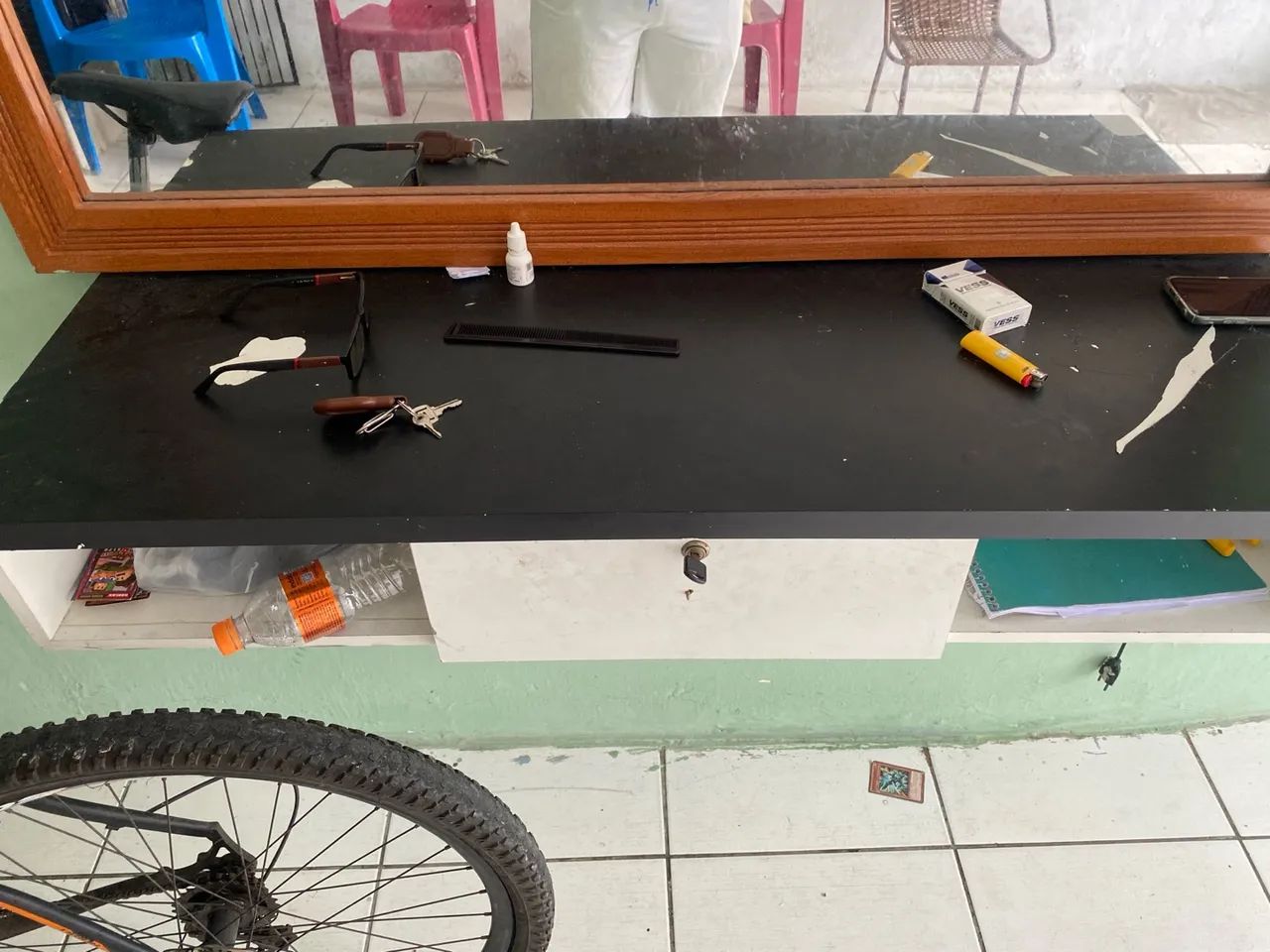 Cadeira de barbeiro e Bancada  - Foto 2