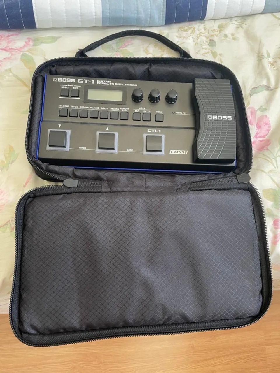 Pedaleira BOSS GT-1 + Fonte original BOSS + Bag + Cabo para conectar no PC - Foto 2
