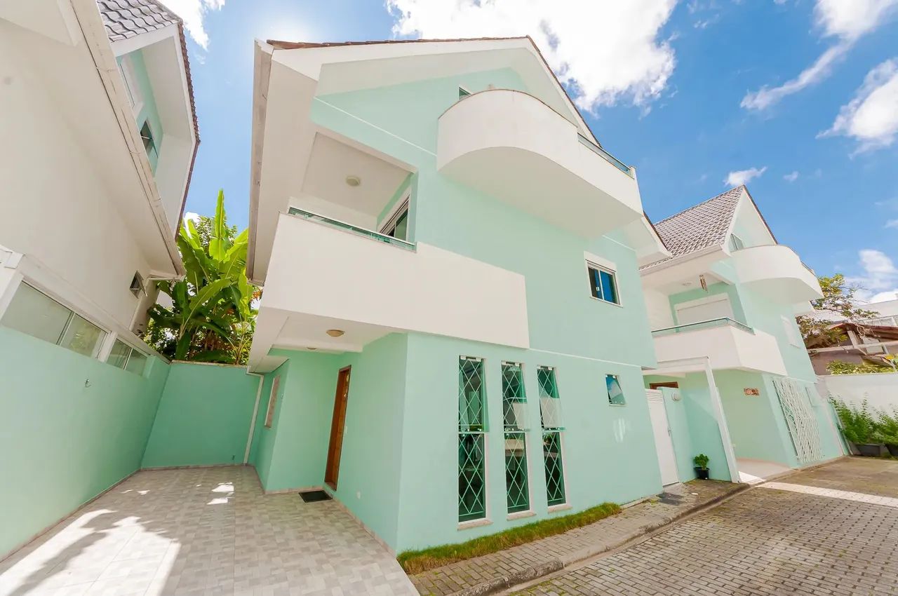 Belíssimo sobrado  com 160 m2 no Centro Cívico - Curitiba - PR R$ 1.090.000,00 - Foto 2