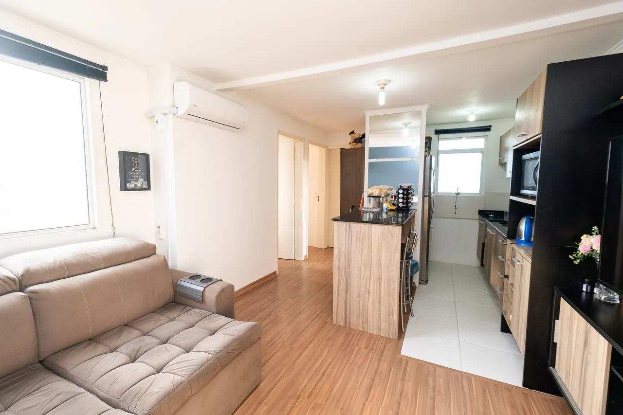 Apartamento à venda na Três Vendas, Pelotas: 2 dormitórios, 1 vaga de garagem, 45m². Ótima
