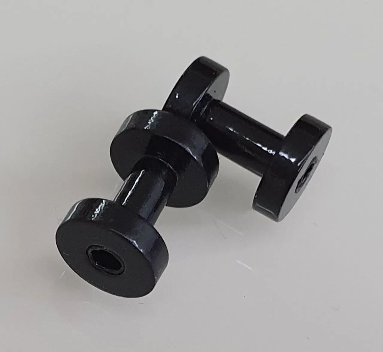 Piercing preto acrílico