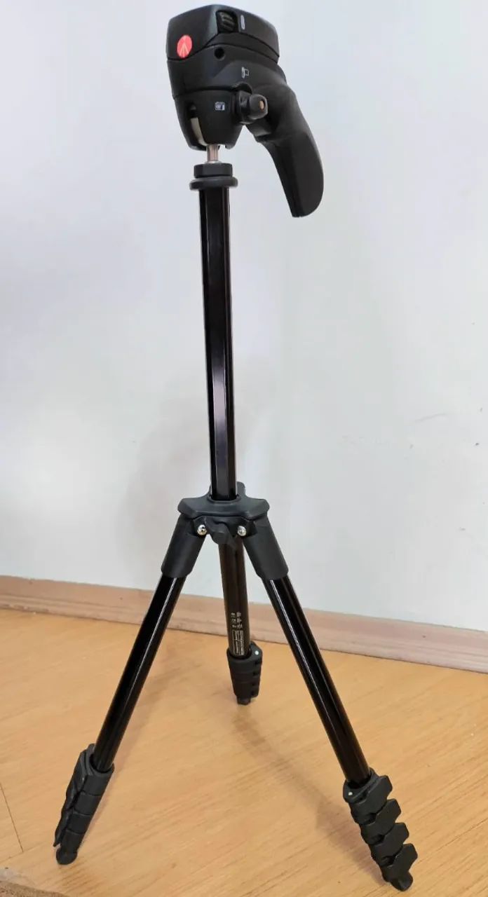 Tripé De Alumínio Manfrotto De 5 Seções Compact Action