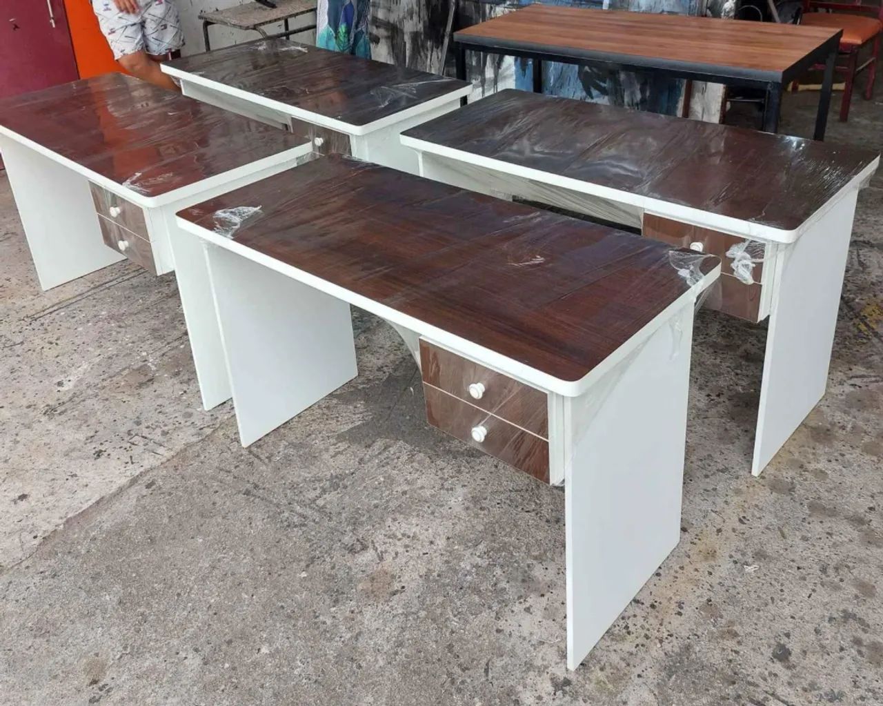 Promoção de mesa reta madeirado com branco - frete grátis  - Foto 2