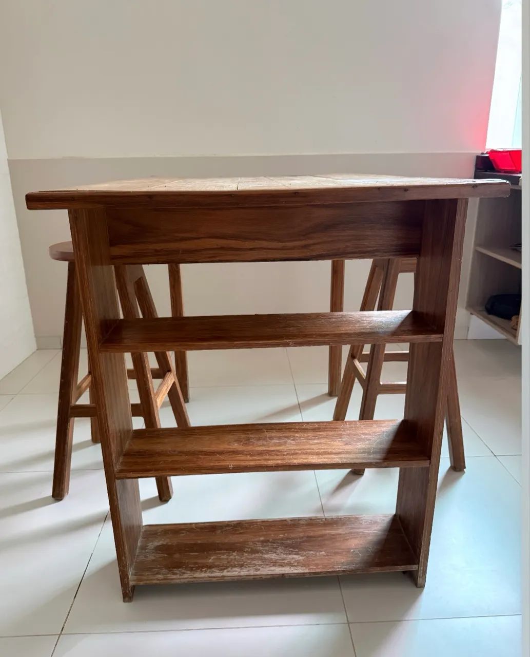 Mesa de madeira. 64962185663874121