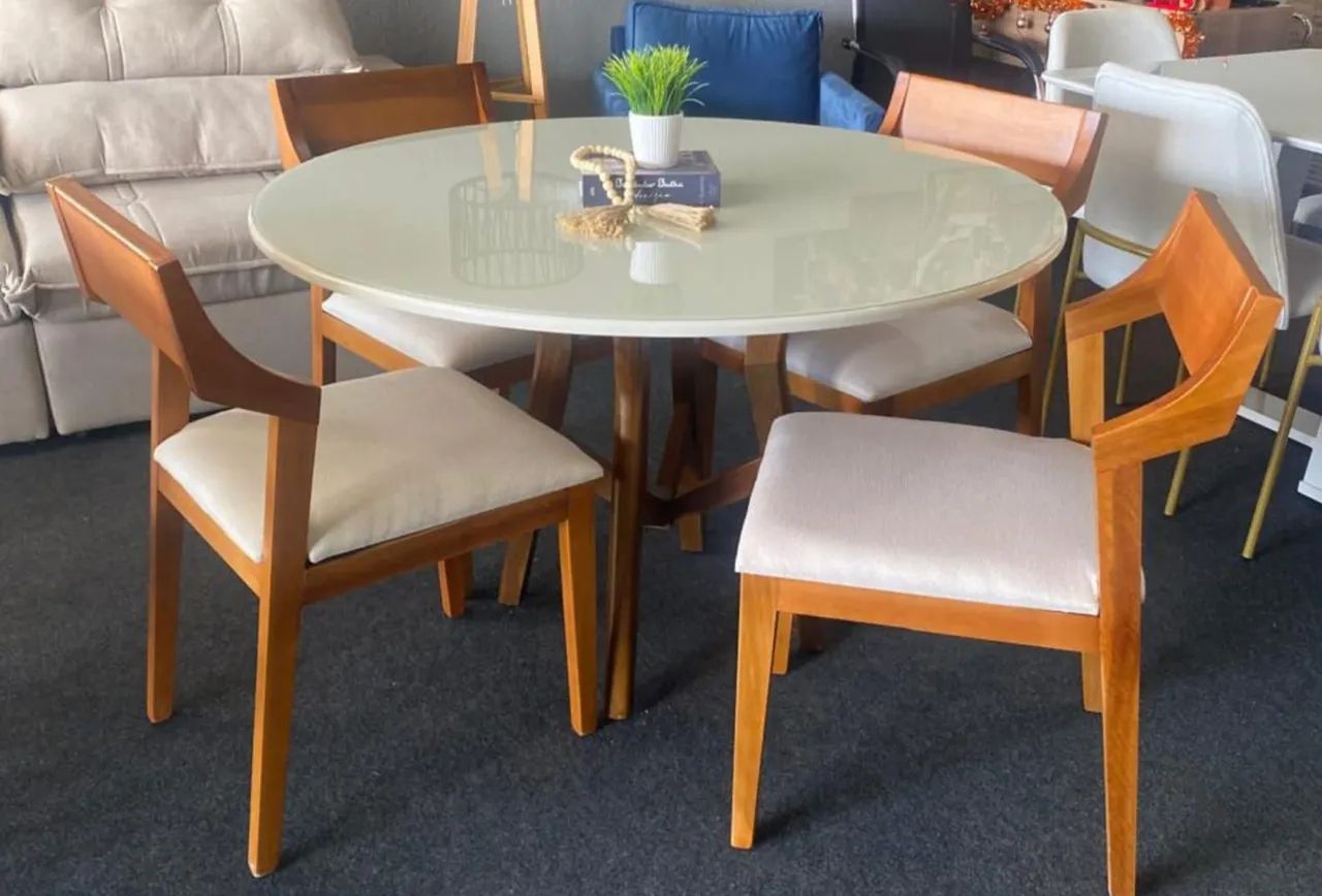 Mesa de Jantar Redonda com 4 Cadeiras em madeira maciça levina
