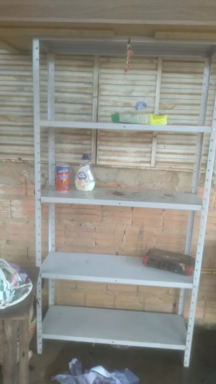Estante de aço