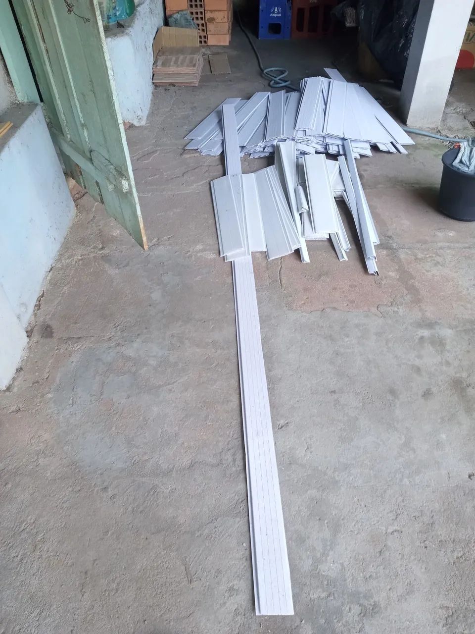 Vendo sobras de forro PVC branco espessura 7 - Foto 3