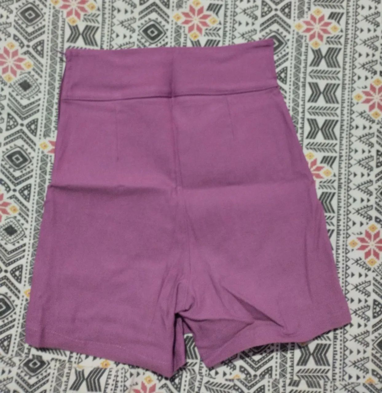 Short Saia Roxo com Cinto Dourado - Tamanho P - Foto 3