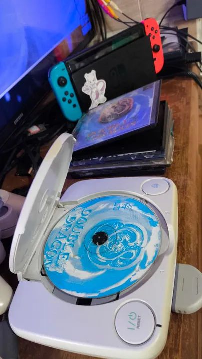 PSone com 5 jogos e 1 controle.