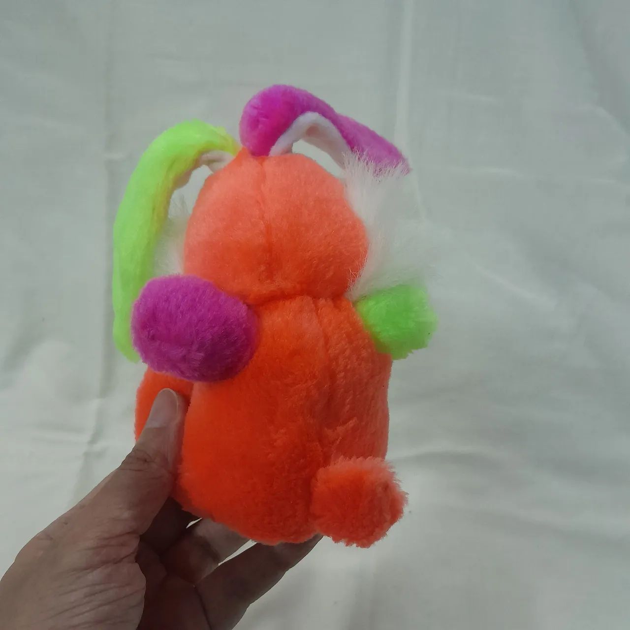 Coelho multicolorido - pelúcia - anos 90 - Foto 4