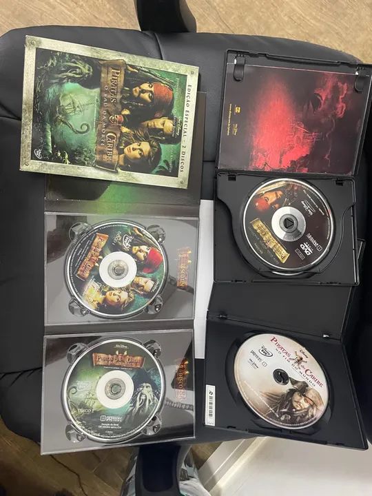 Lote com 03 DVDs Piratas do Caribe - Foto 3