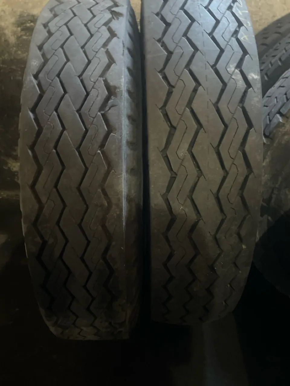 Pneus 1000X20  Pneu 1000X20  Pneus 1000R20 Pneus 1000/20  Pneus 1100X22  Pneus usados 