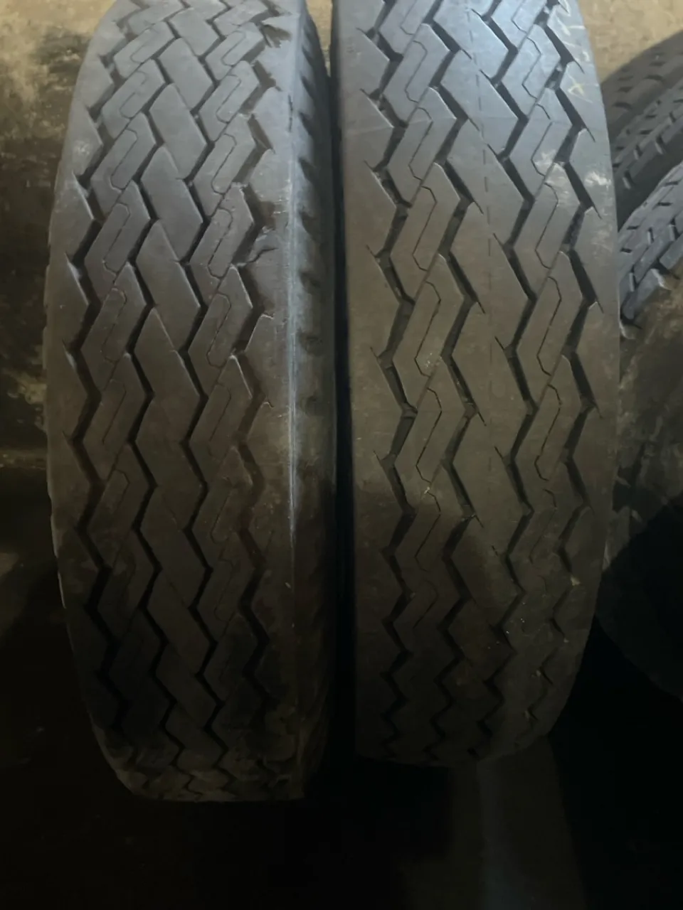 Pneus 1000X20 Pneu 1000X20 Pneus 1000R20 Pneus 1000/20 Pneus 1100X22 Pneus usados