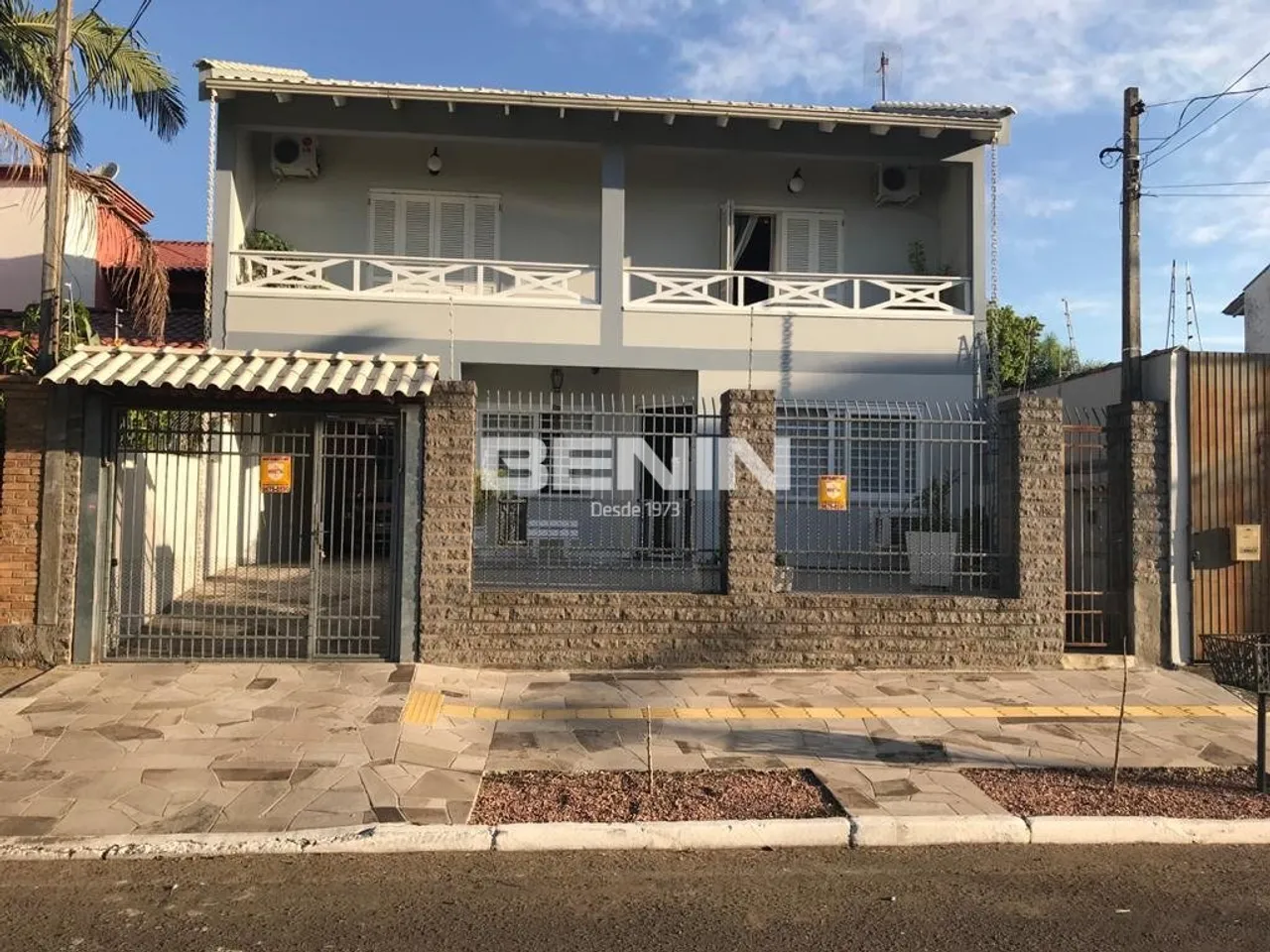 Venda de Sobrado em CANOAS-RS, bairro IGARA com 201m² Área Const. Venda de Sobrado em CANO