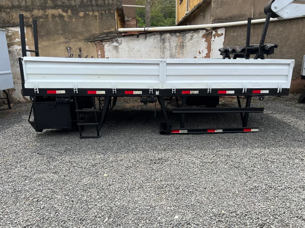 Carroceria de ferro para caminhão toko semi nova medida 4,70 x2,54