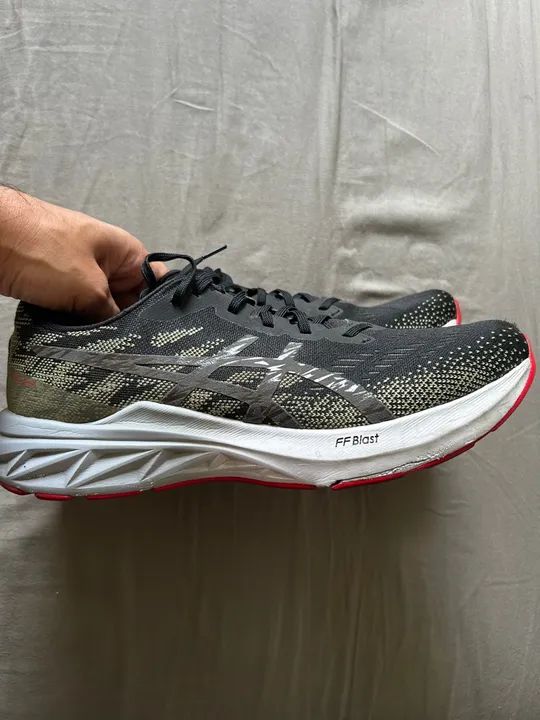 Asics Novablast 3 - TAM 42 - ÓTIMO ESTADO