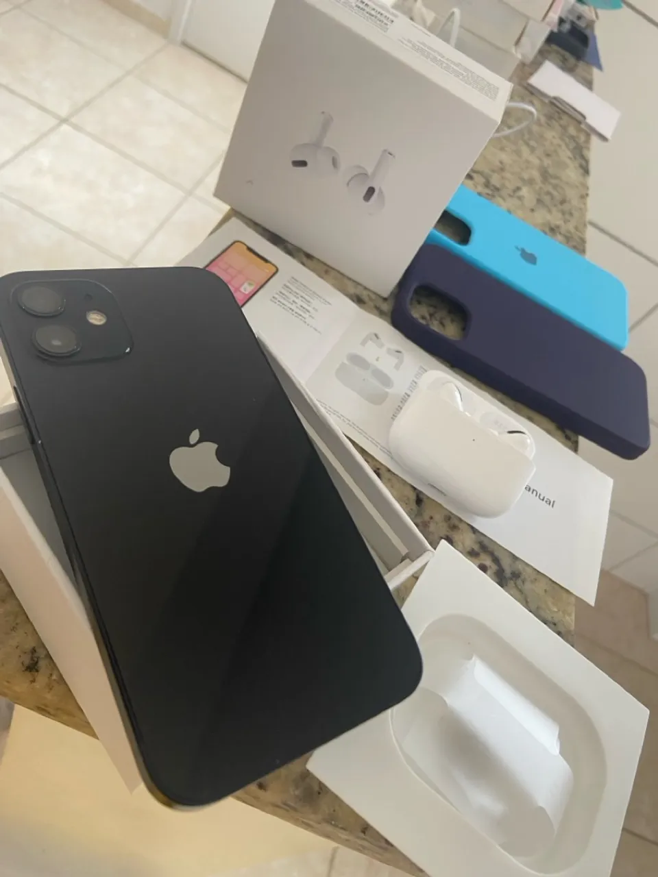 iPhone 12 128G + Aipods pro