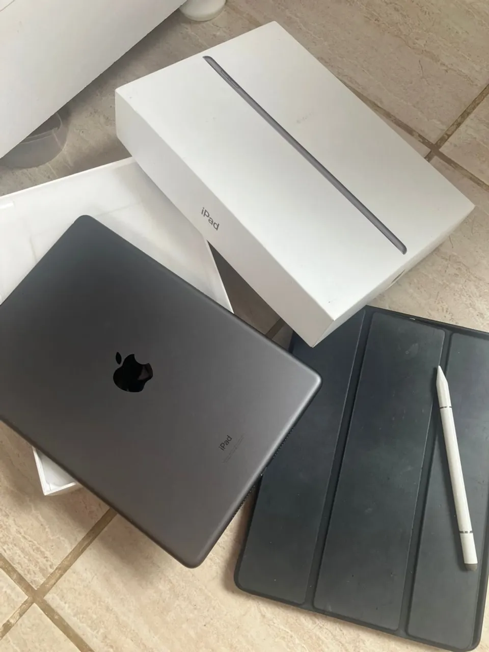 iPad 9 Cinza com Acessórios