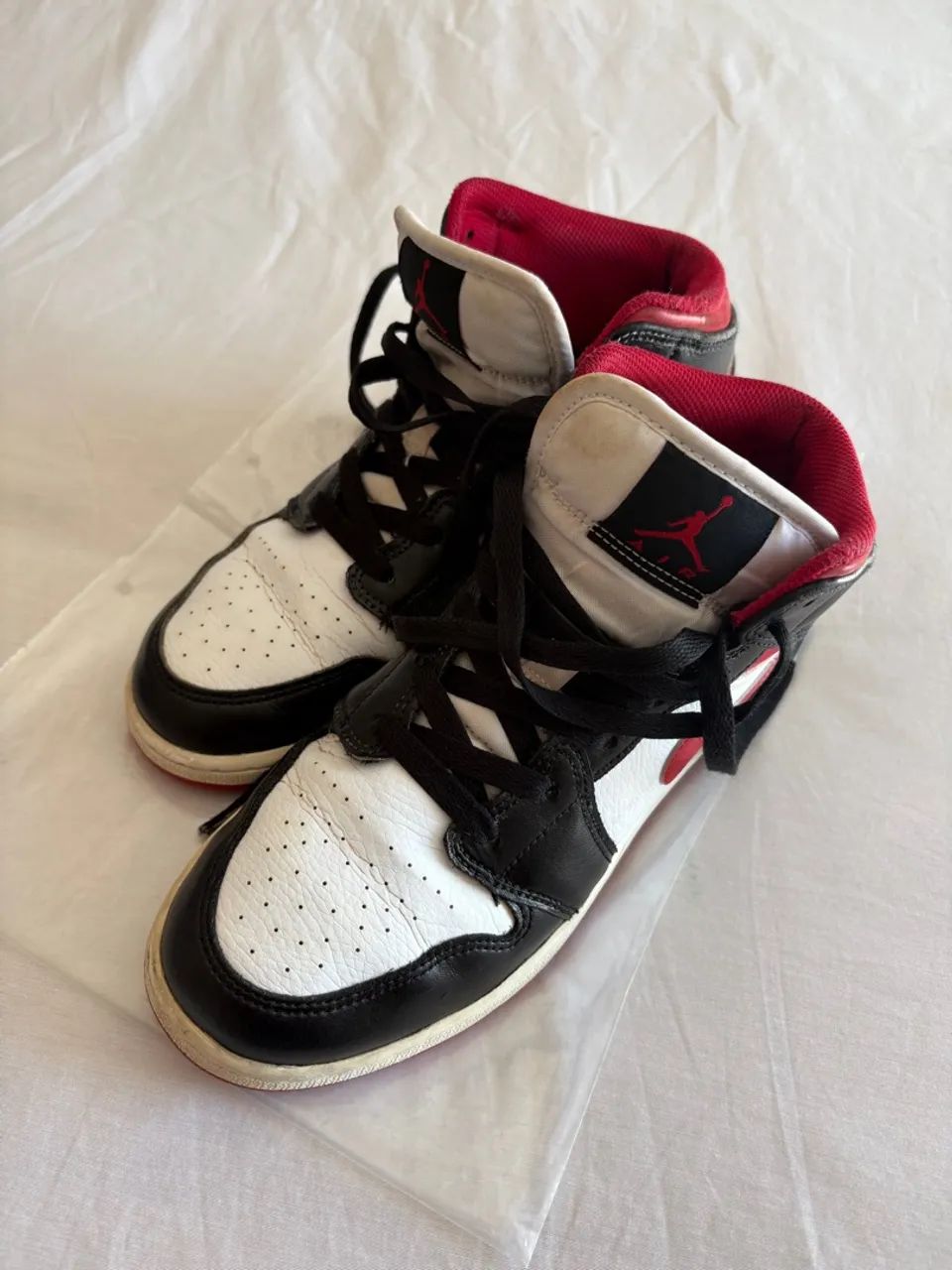 Air Jordan 1 Retro High OG - Black/White/Red