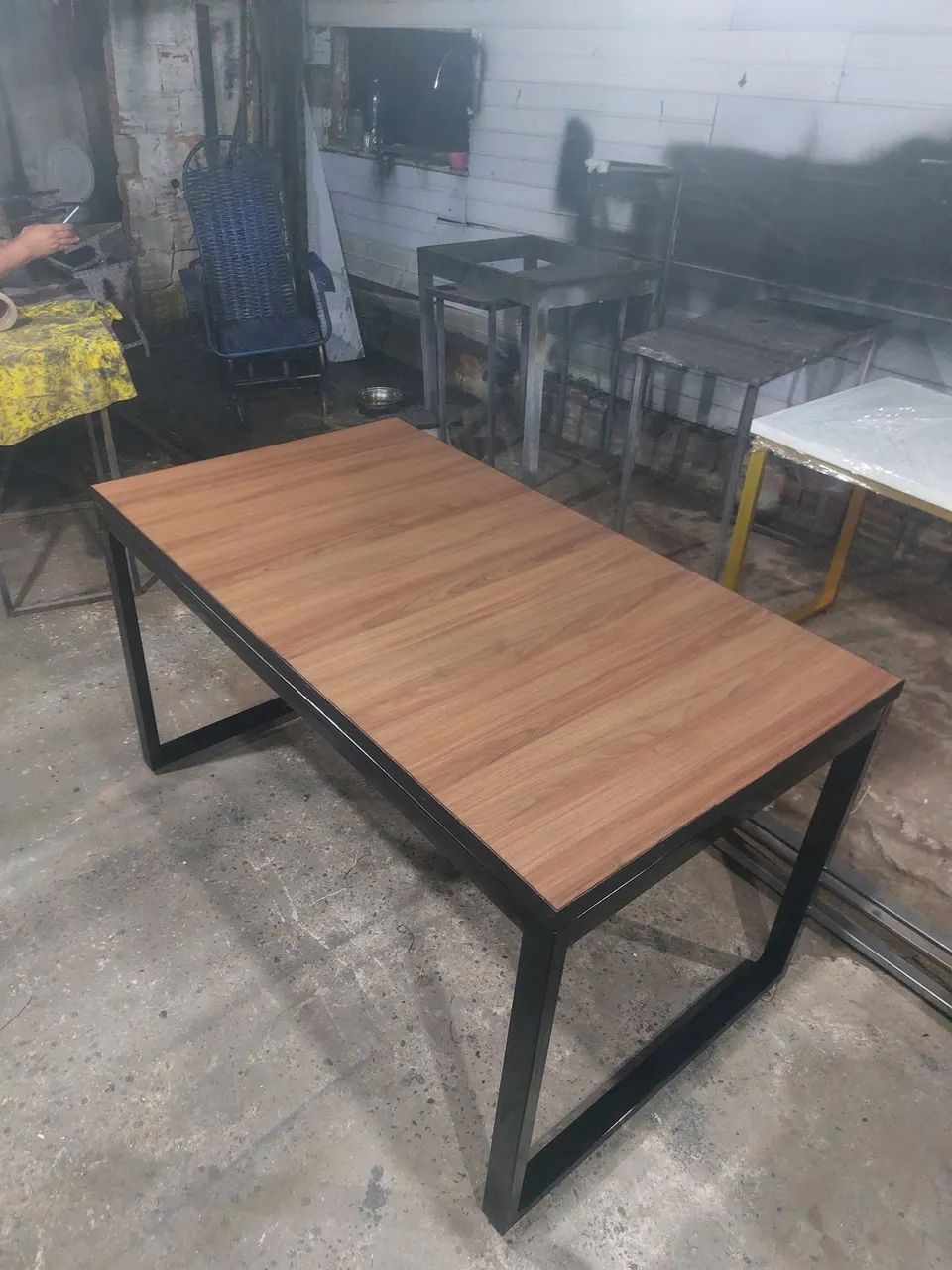 Mesa de Jantar em Madeira com Pés de Ferro - Foto 4