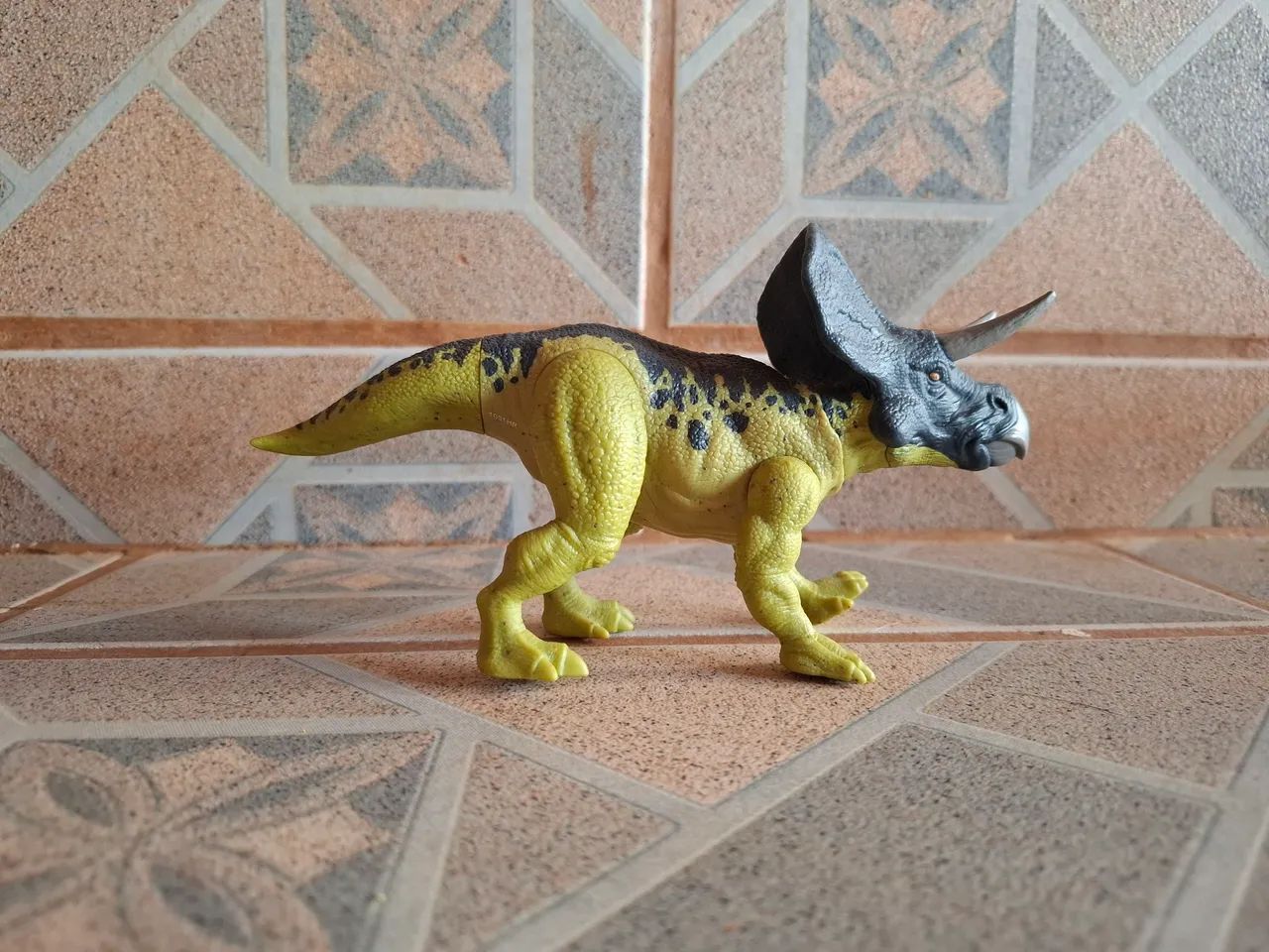 Dinossauro Zuniceratops - Jurassic World - Mattel 