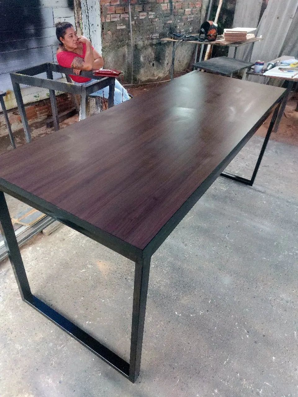 Mesa de Jantar em Madeira com Pés de Ferro