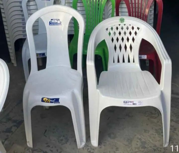 Cadeiras de braço novas e resistente 
