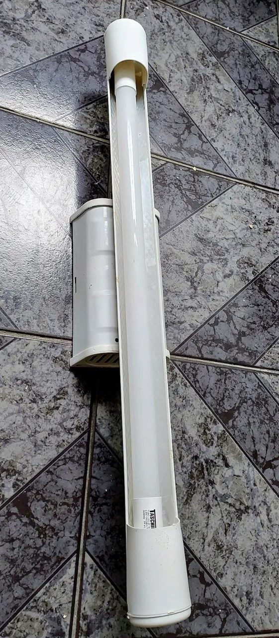 Luminária para 1 lâmpada tubular teto 70cm