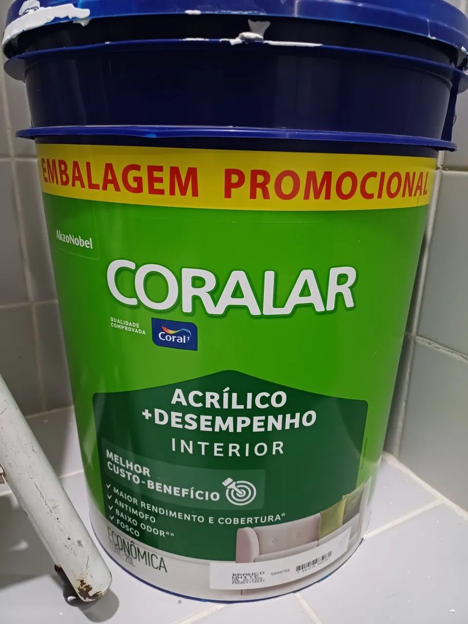 Tinta coral branca + rejunte + canaleta