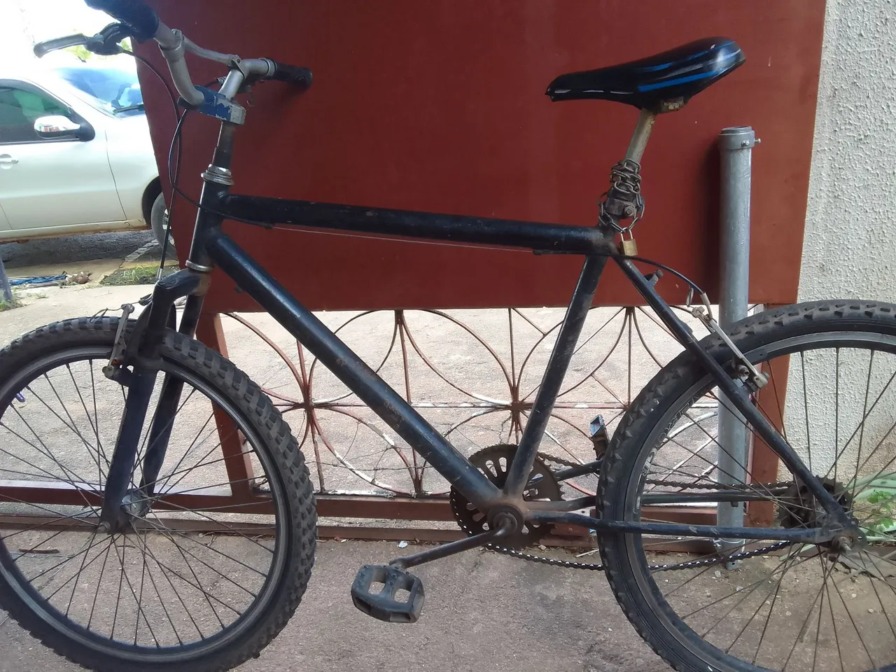 Vendo bicicleta aro 26, usada.