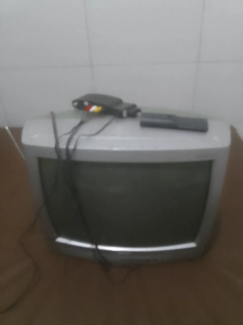 Televisão de tubo com conversor
