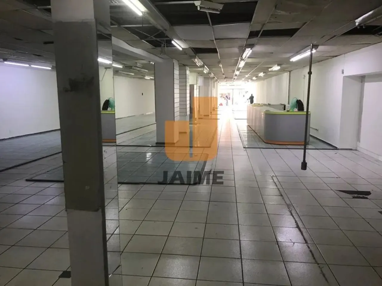 ESQUINA COM A RUA ALFREDO PUJOL, EM FRENTE AO MC DONALDS!