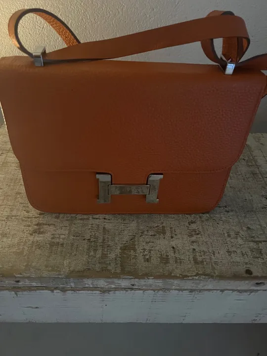 Bolsa de couro natural, de Ombro, cor caramelo