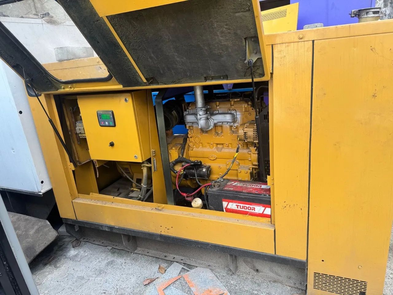 Gerador de Energia Caterpillar 55 kVA 
